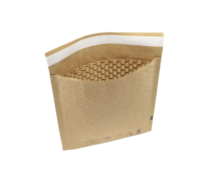 eine Versandtasche aus Karton mir Papiernoppen innen