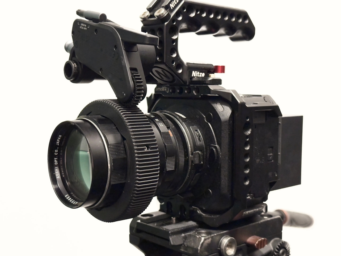 einen BGH1 Kamera mit einem Super Takumar 135mm mit dem follow focus ring installiert